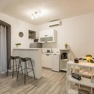 Apartment And Lina, Split